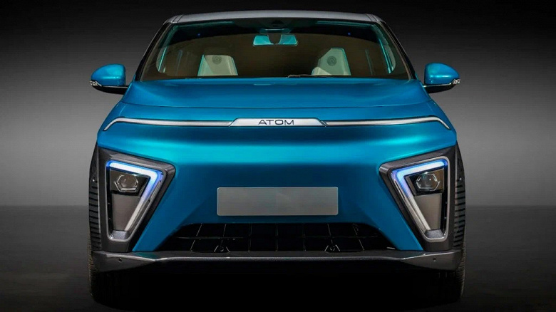 Отечественный электромобиль «Атом» не получит больших экранов — «чтобы они не отвлекали человека от дороги». Зато будет экран в руле